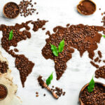 A világ kávékultúrája rendkívül változatos, és bár elsőre távolinak tűnhet, ezek az élmények otthoni környezetben is könnyen felfedezhetők.