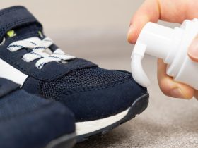 Tisztítószer használata előtt távolítsuk el a felületi szennyeződéseket.